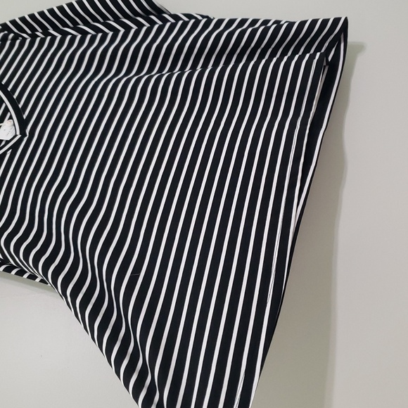 Plus Size NWT Women's Boxy Top 4X Black White Striped V-neck Casual Relaxed New - Picture 4 of 11